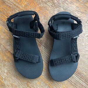 NWOT CIOR Women's Sport Sandals Hiking Sandals Yoga Mat Insole sz 7